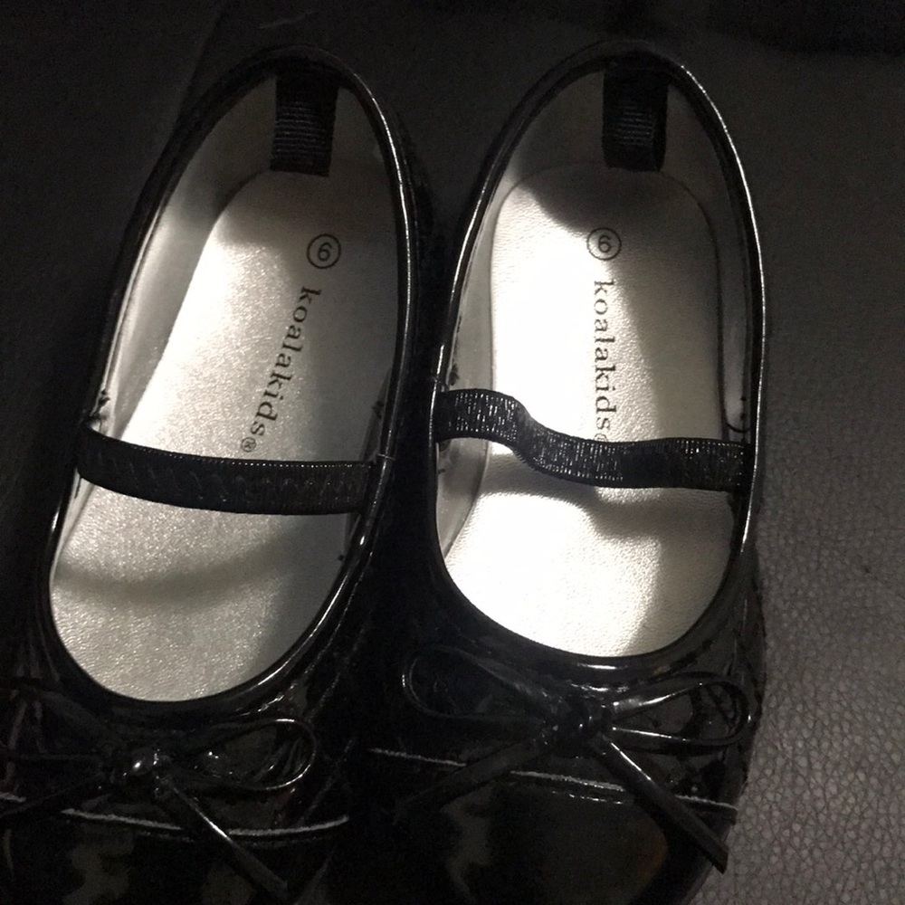 New girls size 6 shoes